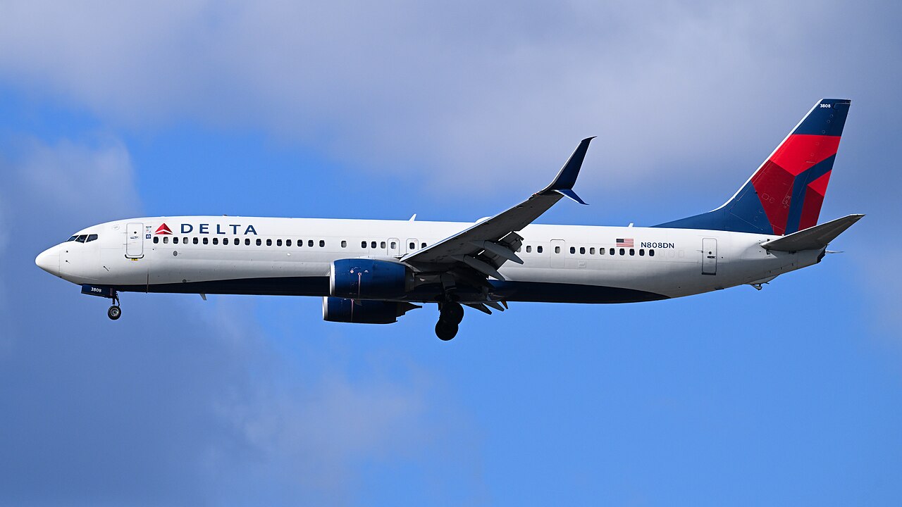 HL7708 (Boeing 737-900ER)