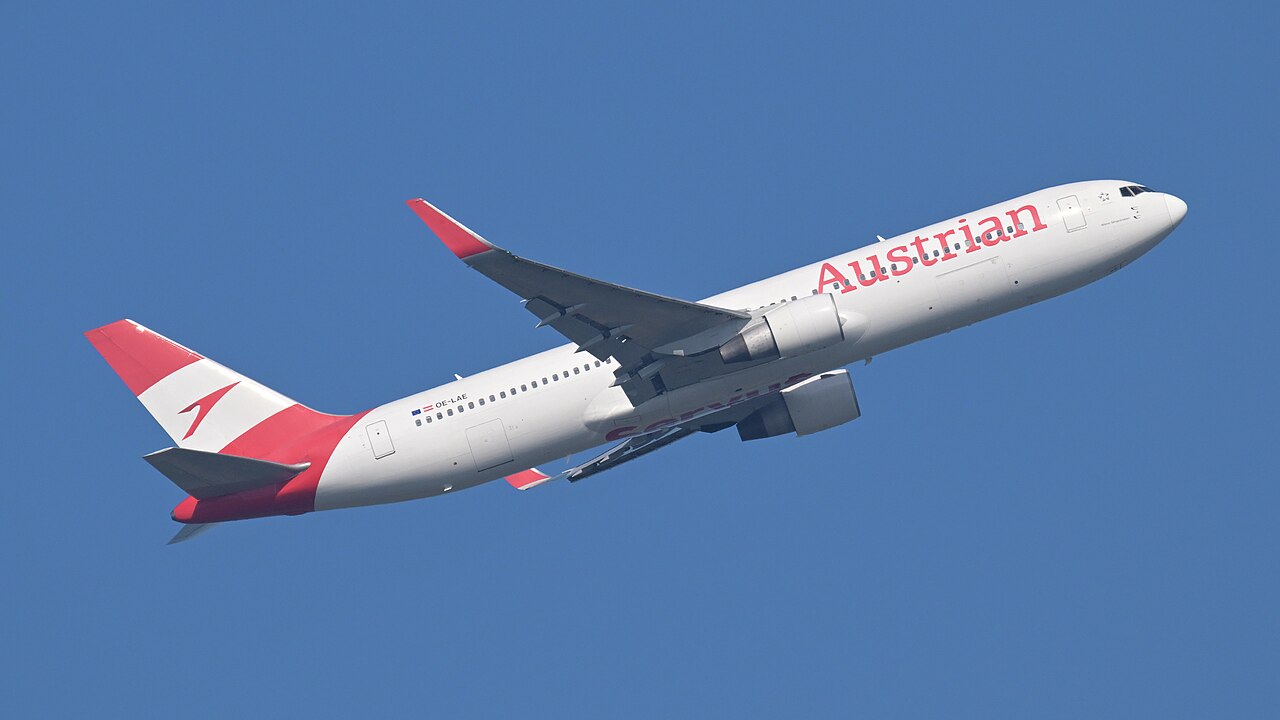 G-DAJC (Boeing 767-300ER)
