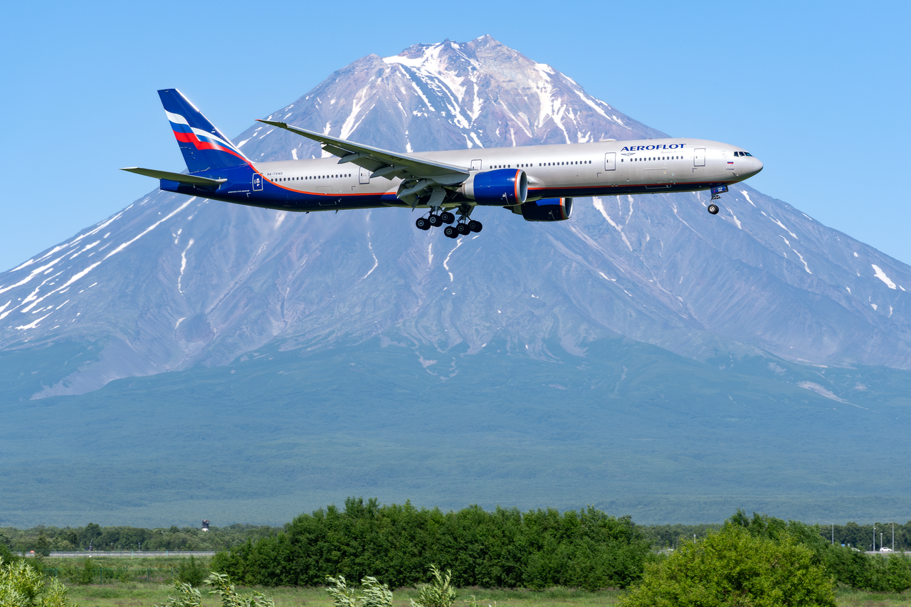 A6-EBQ (Boeing 777-300ER)