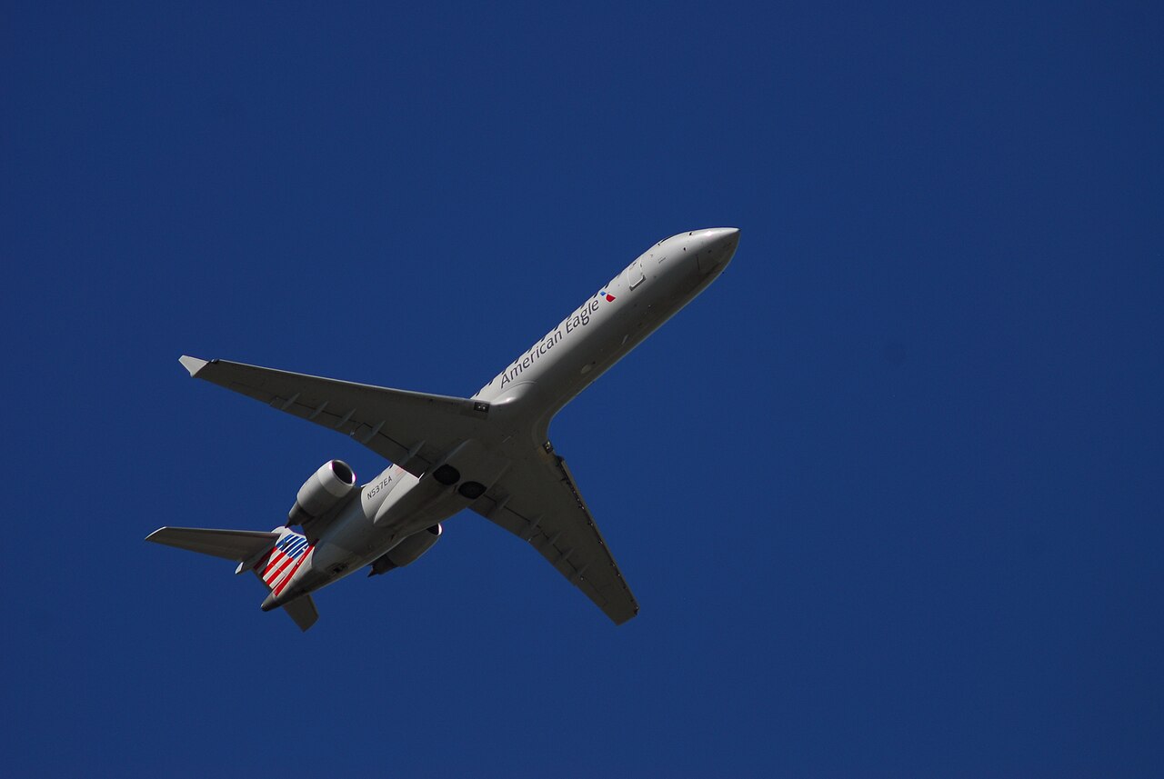 N703SK (Bombardier CRJ700)